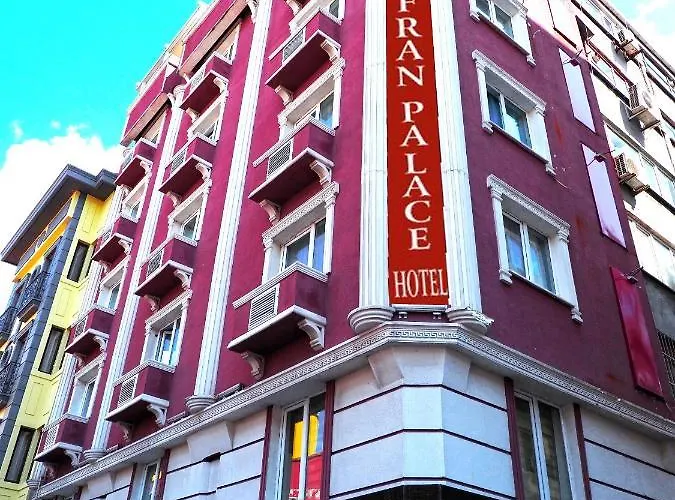 Le Safran Palace Hotell 3*